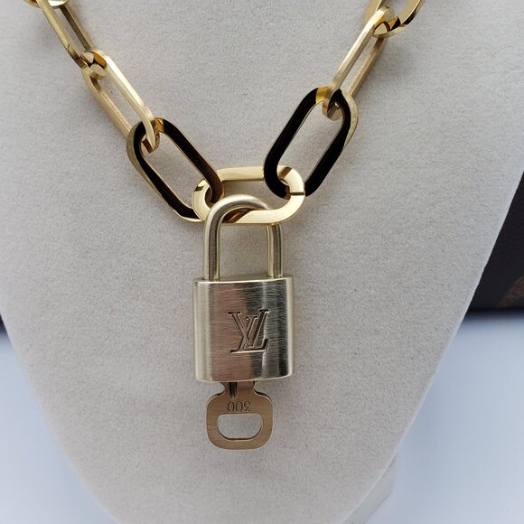 Authentic Louis Vuitton GoldPadlock w/Unbranded Stainless Steel Paper Clip Chain - Picture 6 of 13